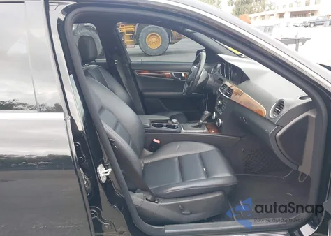 2012 Mercedes-Benz C 250 Sport из США, поврежденный, VIN WDDGF4HB9CA679863